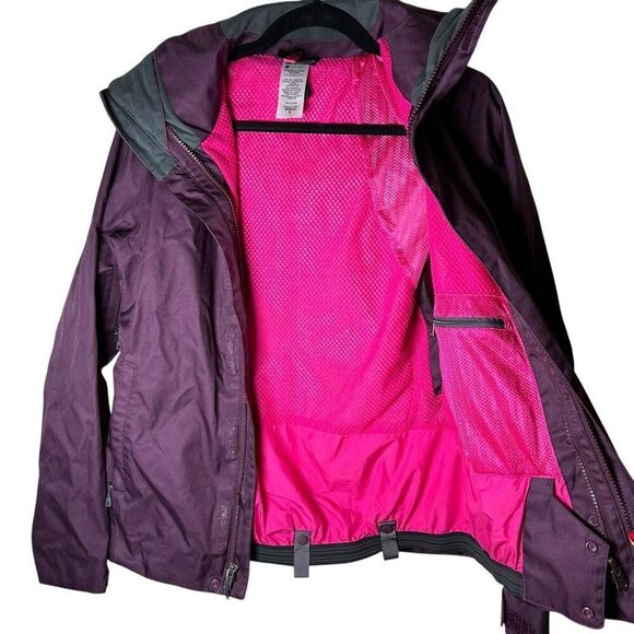 Patagonia Women's Purple Ski Jacket with Pink Highlights - Picture 9 of 13